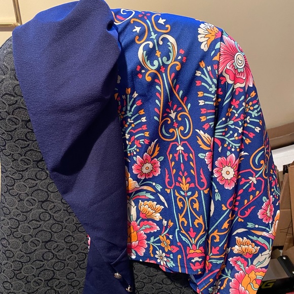 NWT Pink and Blue printed top and solid navy balloon sleeves with gold buttons - Picture 3 of 4